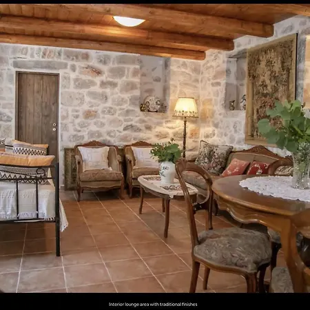 度假居 Light Stone & History-mani Traditional Stone House *