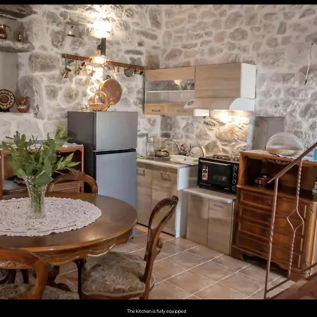 Light Stone & History-mani Traditional Stone House Дом отдыха