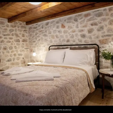 Дом отдыха Light Stone & History-mani Traditional Stone House *