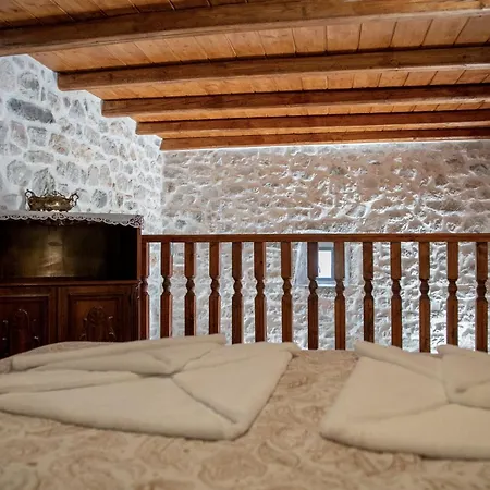 度假居 Light Stone & History-mani Traditional Stone House Láyia